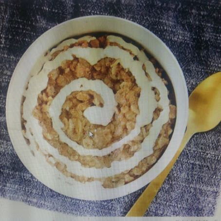 Cinnamon Roll Oatmeal
