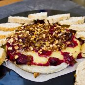 Camembert fondant aux canneberges - Baked Camembert with Cranberries