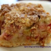 Moist and Delicious Rhubarb Crumb Cake