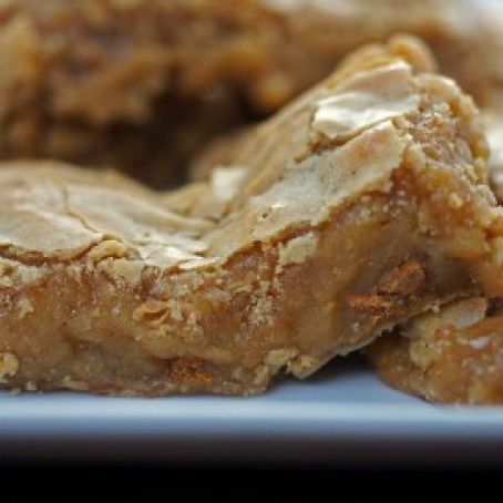 Chewy Gooey Cinnamon Toffee Blondies