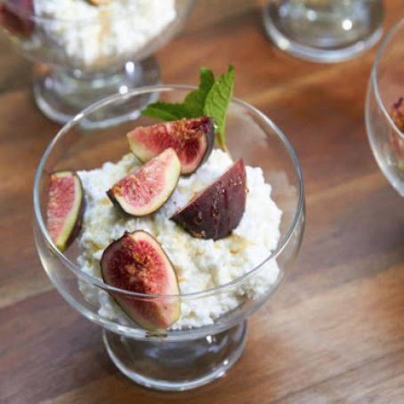 Fresh Figs with Ricotta and Lavender Honey