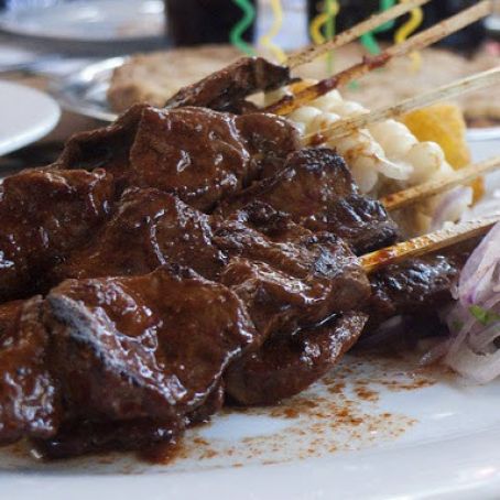 BROCHETA DE RES AL MOJO DE AJO