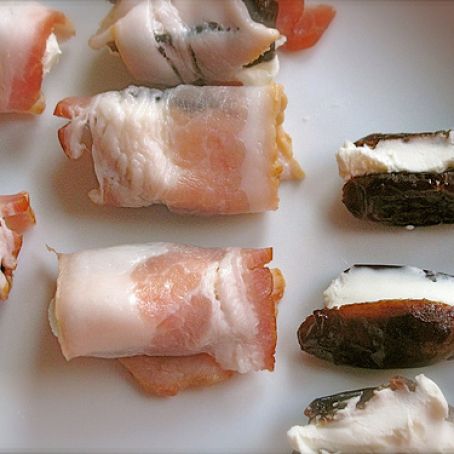 bacon wrapped stuffed dates