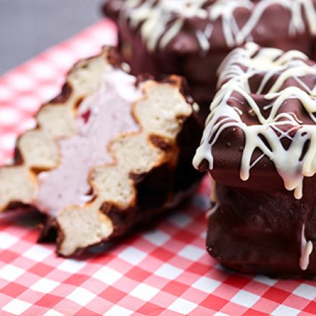 STRAWBERRY SHORTCAKE ICECREAM SANDWICH
