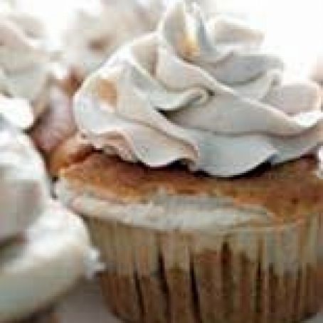 Cheesecake-Filled Pumpkin Cupcakes