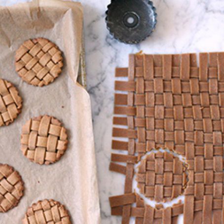 GINGERBREAD LATTICE COOKIES