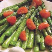 Pesto glazed asparagus with tomatoes