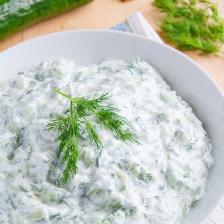 Tzatziki Sauce (Greek Cucumber Salad)