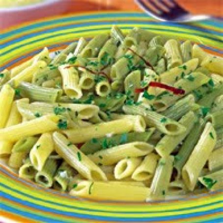 Macarrones de colores al ajo aceite