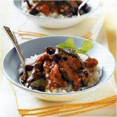 Stir-Fried Beef in Spicy Peanut Sauce