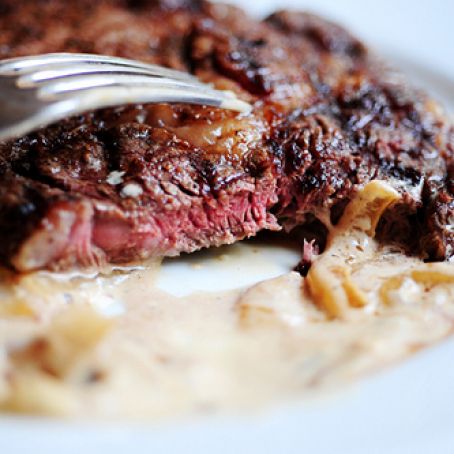 Onion Blue Cheese Sauce for Steak