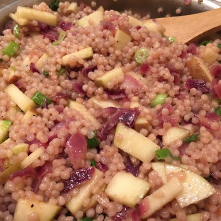 Couscous with Apples and Onion