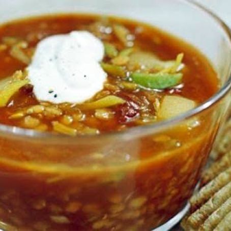 Linssoppa med vitlöksyoghurt