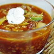 Linssoppa med vitlöksyoghurt