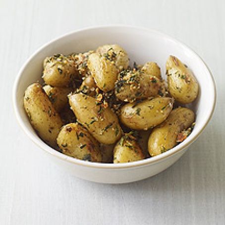 ROASTED FINGERLING POTATOES WITH HERBS AND GARLIC