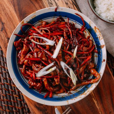 SHREDDED PORK STIR-FRY WITH SWEET BEAN SAUCE (京酱肉丝)