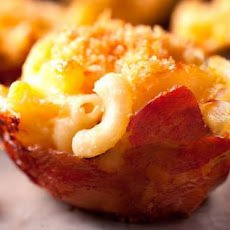 PROSCIUTTO-WRAPPED MAC AND CHEESE CUPS