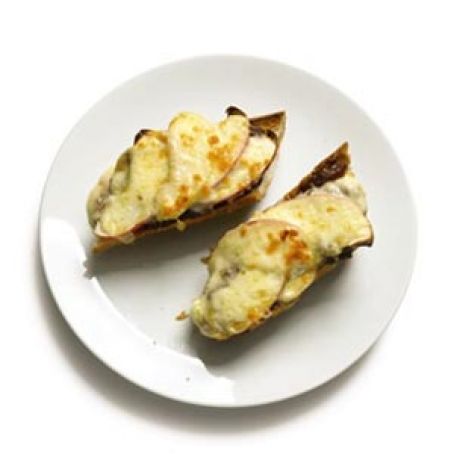 Apple and Cheddar Tartine