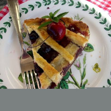 Summer cherry pie (with canned cherries)