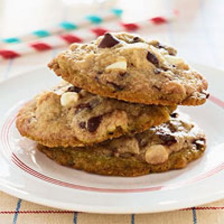Mama Kaye's White and Dark Chocolate Chip Cookies