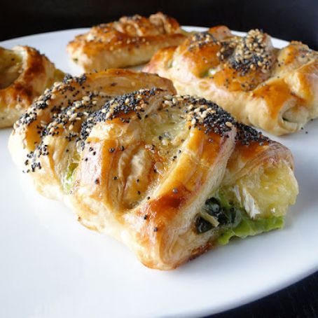 Spinach & brie puff pastries
