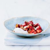 Spiced Strawberries with Yogurt
