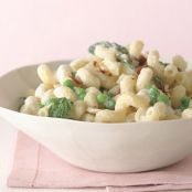 PASTA IN GARLIC-ALMOND SAUCE