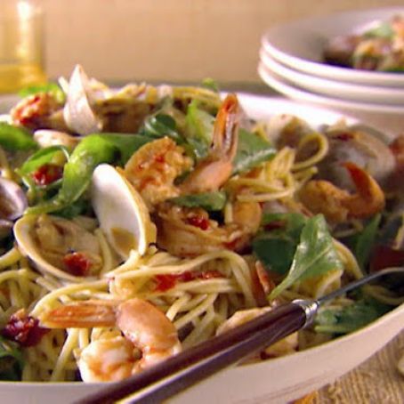 Spaghetti with Pinot Grigio and Seafood