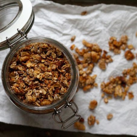 DOUBLE GINGERBREAD GRANOLA