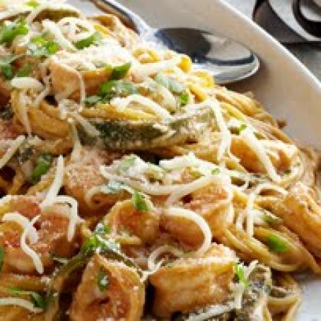 Cremosa pasta con poblanos y camarones