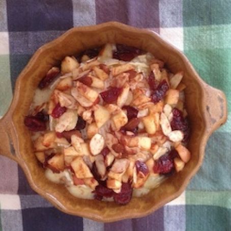 Baked brie with apples, almonds and cranberries