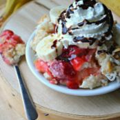 Banana split dump cake