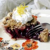 Blueberry crumb pie
