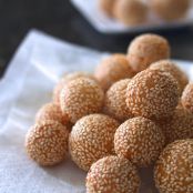 Bánh Cam / Bánh Rán Recipe (Vietnamese Fried Sesame Balls Dessert)