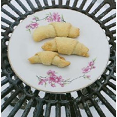 Cookies with Nutella Filling (with yeast, lard and milk)