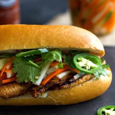 (BÁNH MÌ) VIETNAMESE CHICKEN SANDWICH WITH PICKLED VEGETABLES
