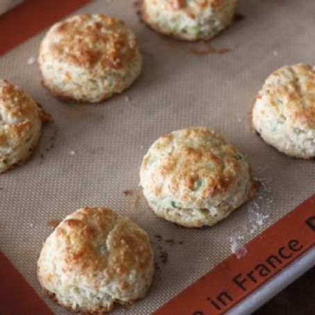 SCONE - Cheese Biscuits with Scallions and Black Pepper