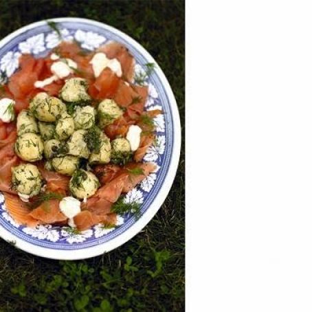 Potato salad with smoked salmon and horseradish crème fraiche
