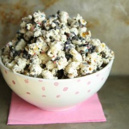 COOKIES AND CREAM POPCORN