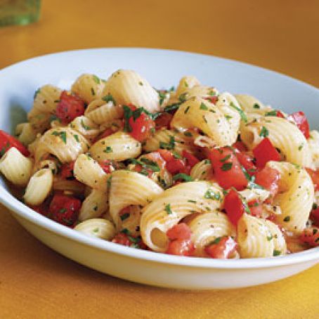 No-Cook Tomato Sauce (Salsa Cruda)