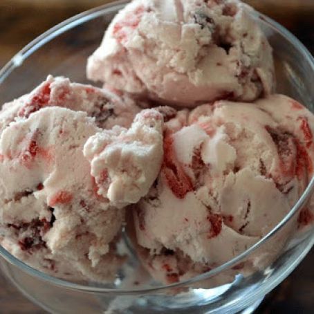 FRESH STRAWBERRY ICE CREAM