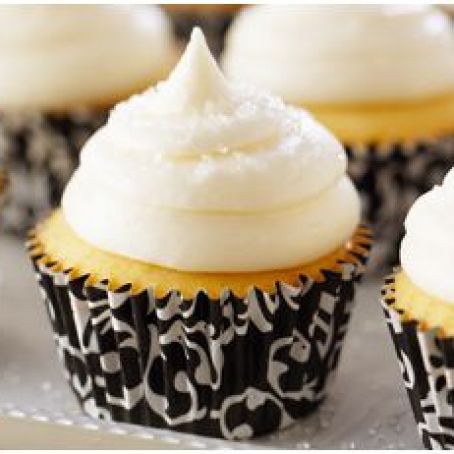 Fluffy Vanilla Cupcakes