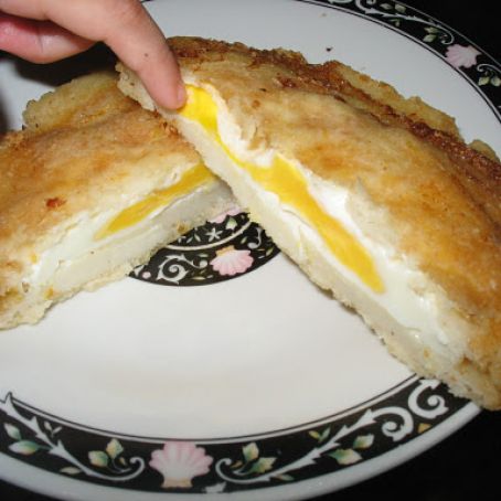 AREPA RELLENA DE HUEVO ESTILO COLOMBIA