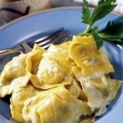 RAVIOLI CON SALSA DE QUESO AZUL