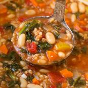 Mediterranean Kale & Cannellini Soup