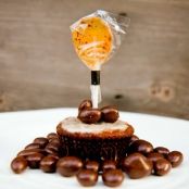 Oatmeal Raisin Cupcakes with Maple Glaze