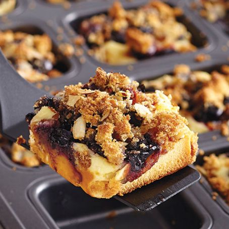 FRESH BLUEBERRIES & CREAM CAKES