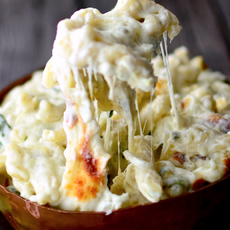 Spinach Artichoke Macaroni and Cheese