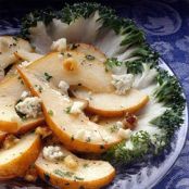 Sliced Pears with Walnuts and Cheese