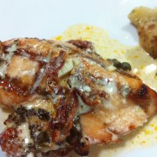 Tuscan Grilled Chicken With Warm Gorgonzola Sauce
